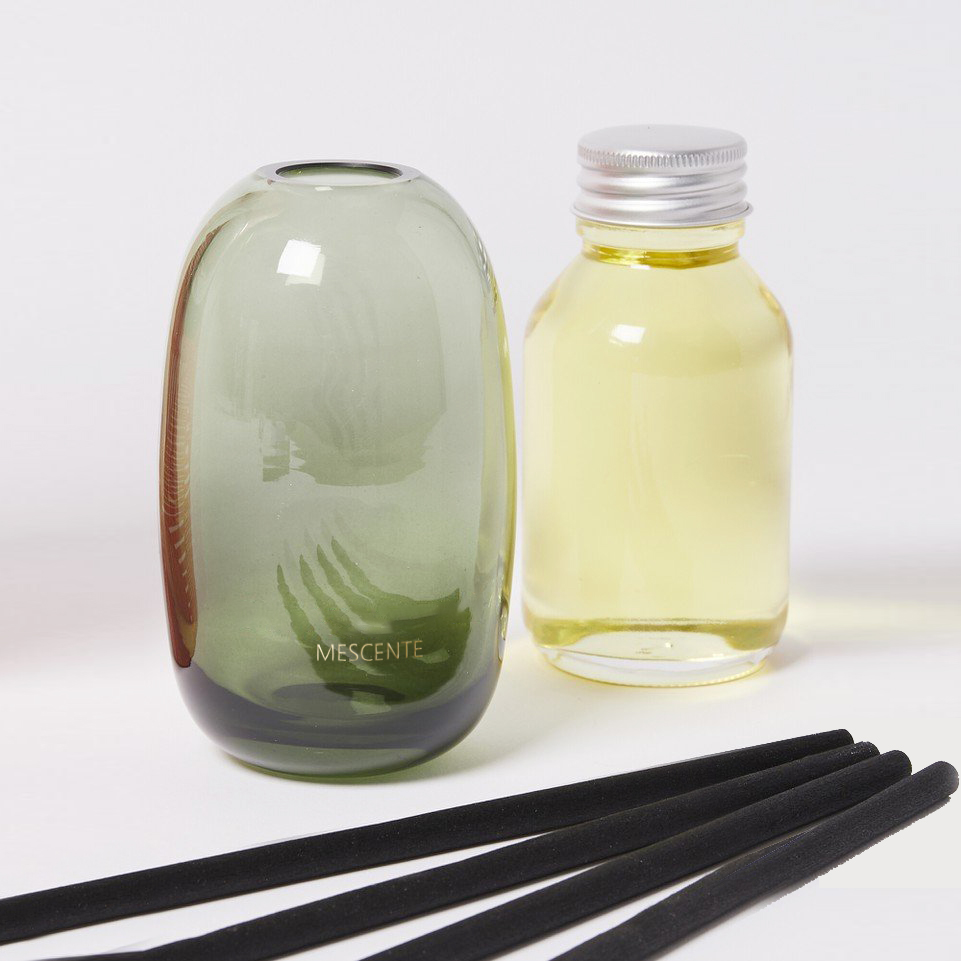 Luxusné 100 ml 200 ml 500 ml diamantové okrúhle fľaše Loris Sola Flowers Amber Crystal Eyfel Parfum Reed difuzérový olej