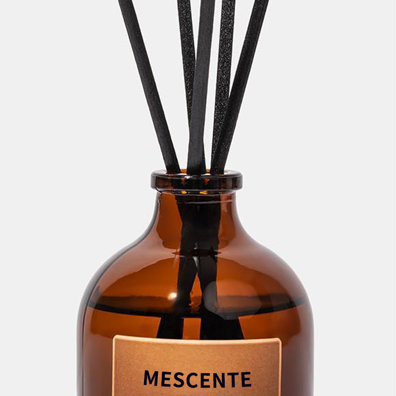 Big Black And Gold 100 ml dúhové luxusné sklenené farebné tyčinky Fiber Reed difuzér Osviežovač vzduchu Rozpúšťadlo