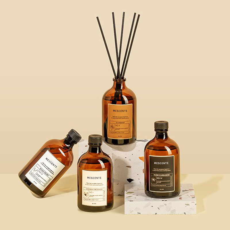 Big Black And Gold 100 ml dúhové luxusné sklenené farebné tyčinky Fiber Reed difuzér Osviežovač vzduchu Rozpúšťadlo
