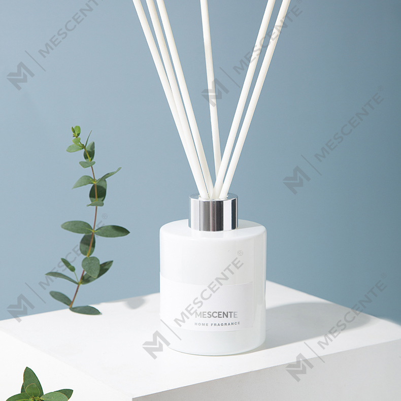 M&Scent veľkoobchodný luxusný privátny dekoratívny kvetinový difúzor z trstinového vlákna so zátkou