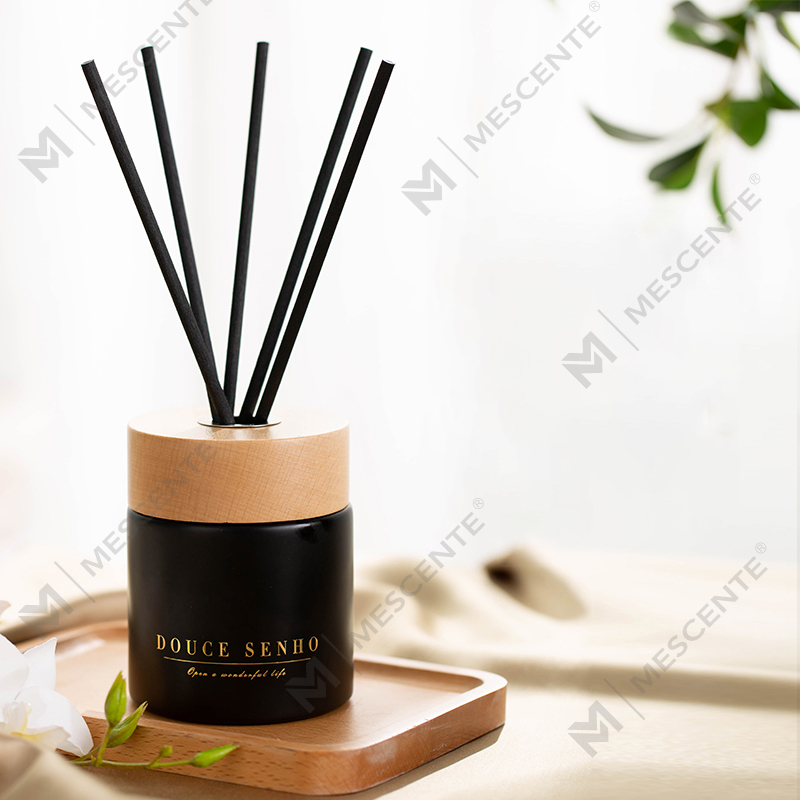 M&Scent Black Bottle Parfum Aróma trstinový difuzérový olej, vôňa Thajské trstinové difuzéry Darčeková sada