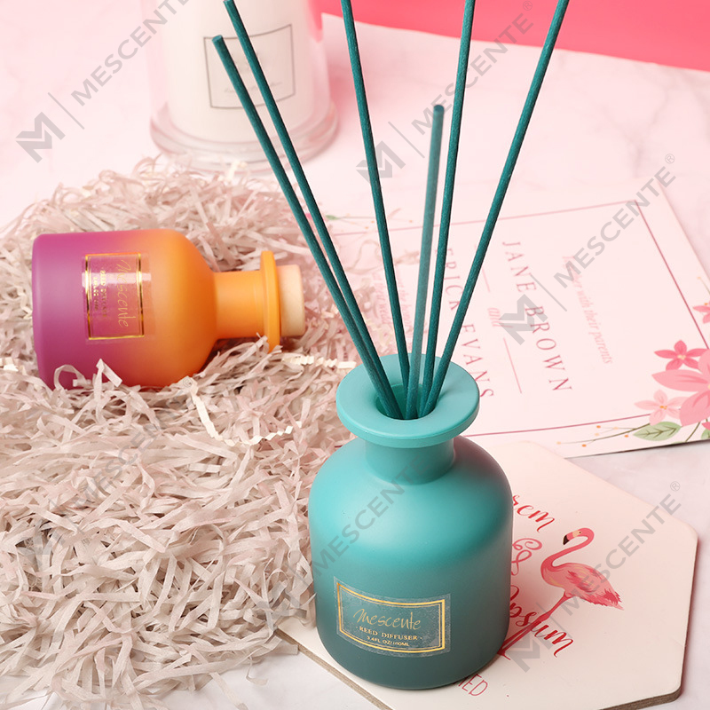M&Scent privátna značka okrúhleho flakónu s vôňou z rákosia