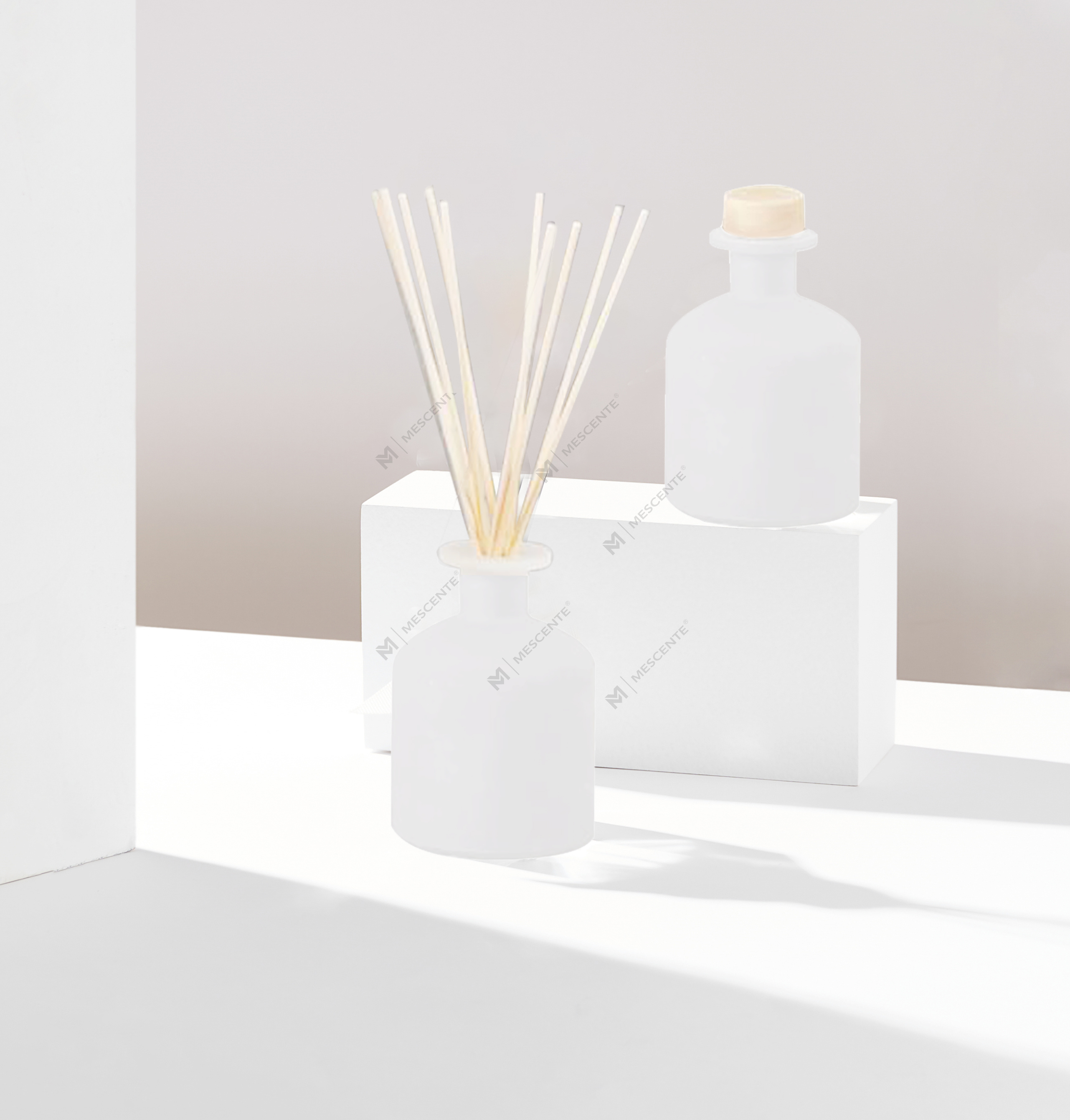 Mescente Luxury 180 ml prispôsobená sklenená fľaša na esenciálny olej Reed difuzér pre hotely