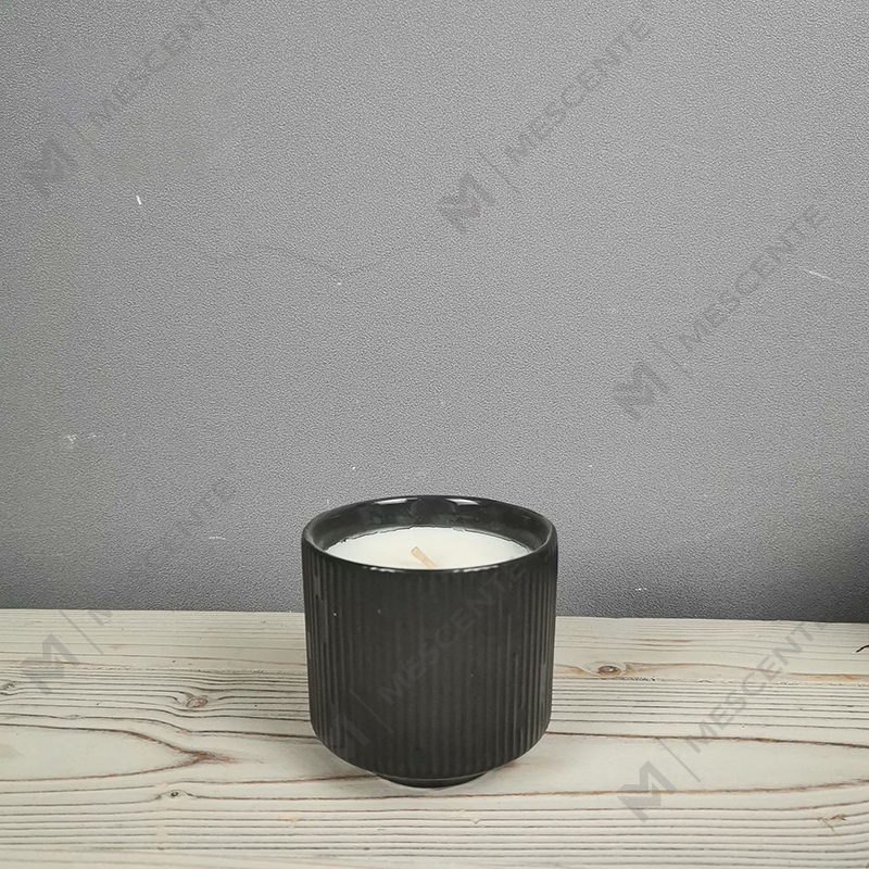Veľkoobchodný predaj M&Scent luxusné keramické prázdne štvorcové matné čierne jedinečné jantárové poháre na sviečky s dreveným viečkom