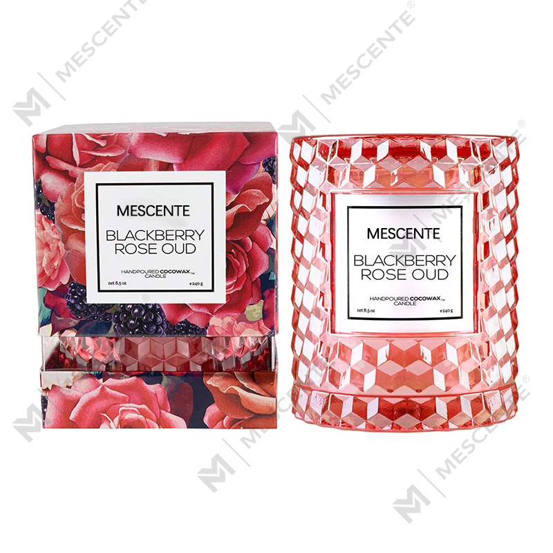 Vlastná vianočná dekorácia M&Scent Blackberry Rose Oud Icon Candle
